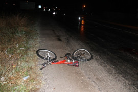 Otomobilin çarpıp kaçtığı bisikletli çocuk hayatını kaybetti