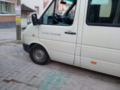 Konya’da araçlara taşla zarar veren şüpheli güvenlik kamerasından yakalandı