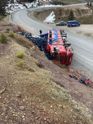 Konya’da kamyon devrildi: 2 yaralı